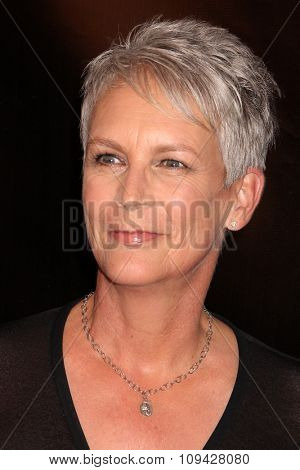 LOS ANGELES - AUG 13:  Jamie Lee Curtis at the HFPA Hosts Annual Grants Banquet - Arrivals at the Beverly Wilshire Hotel on August 13, 2015 in Beverly Hills, CA