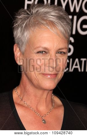LOS ANGELES - AUG 13:  Jamie Lee Curtis at the HFPA Hosts Annual Grants Banquet - Arrivals at the Beverly Wilshire Hotel on August 13, 2015 in Beverly Hills, CA