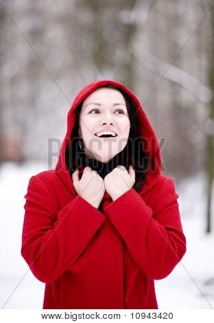 Sorridente ragazza felice