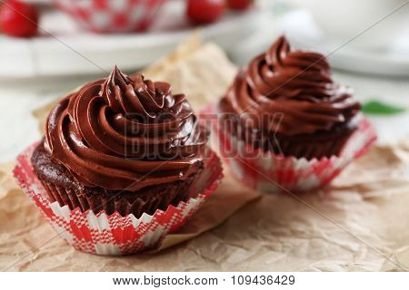 Chocolate cupcakes on craftpaper closeup