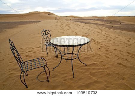 Table And Seat   Africa Yellow Sand