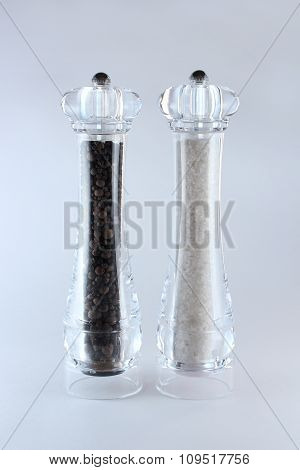 Salt and pepper mill
