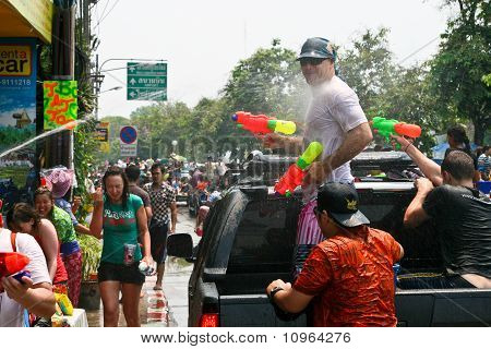 CHIANG MAI, Tayland - 13 Nisan: Kutlama, Tay Yeni yıl (Songkran su Festivali) 2010 yılında.