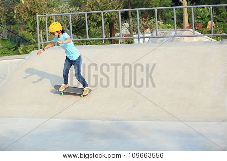 skateboarder woman skateboarding at skatepark