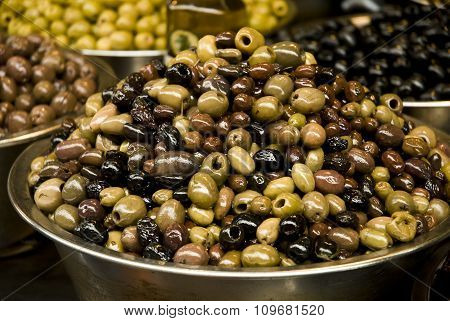 different olive fruits