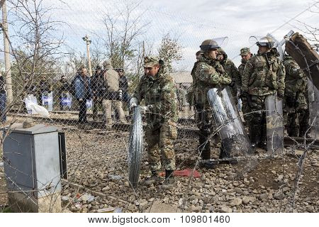 The Army Of F.y.r. Of Macedonia Continues The Fence Construction At The Greek - Fyrom Border To Stop