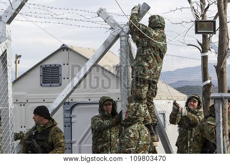 The Army Of F.y.r. Of Macedonia Continues The Fence Construction At The Greek - Fyrom Border To Stop