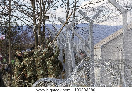 The Army Of F.y.r. Of Macedonia Continues The Fence Construction At The Greek - Fyrom Border To Stop