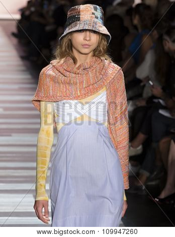 Bcbg Max Azria - Spring 2016 Collection