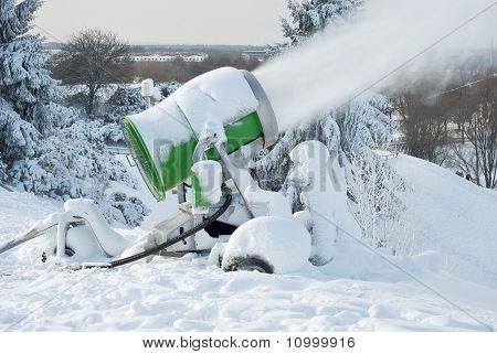 雪の大砲アクション