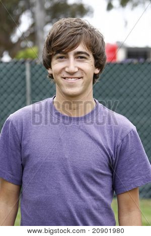 LOS ANGELES - JUN 12: Vincent Martella přijíždí v 22 roční 'Čas pro Heroes' Celebrity Picn