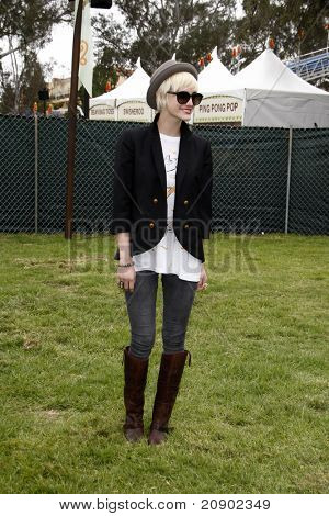 LOS ANGELES - JUN 12: Ashlee Simpson ankommer på 22 årlige 'Time for Heroes' Celebrity Picnic