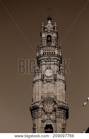 This is a photo of Torre dos Clerigos