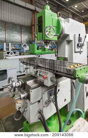 Plant for the production of machine tools. New Mechanical vertical milling machine.