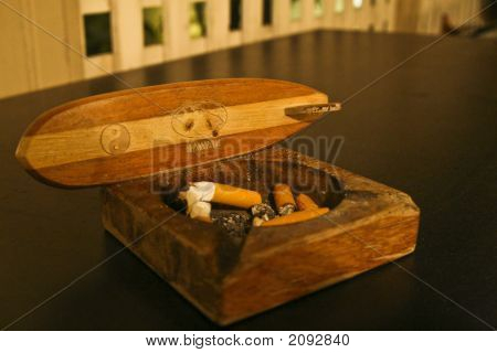 Cinzeiro na mesa