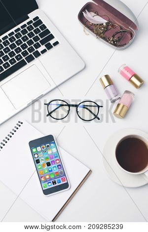 Smartphone With Unlocked Iphone Homescreen