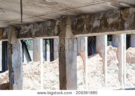 The Impact of Earthquakes on Buildings collumns
