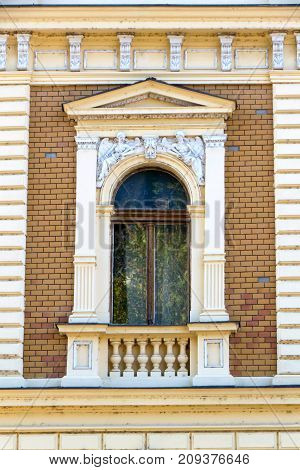 Windows on the old building, old kibitz window