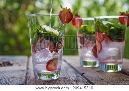 Fresh Lemonade With Strawbery, Mint And Ice