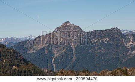 Scenic view of Mount Pugh in the Cascade Mountain Range during the Autumn season.