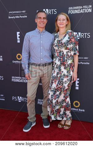 LOS ANGELES - OCT 8:  Eric Garcetti, Amy Wakeland at the P.S. ARTS' Express Yourself 2017 at the Barker Hanger on October 8, 2017 in Santa Monica, CA