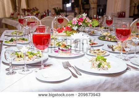 Banquet event - tablewear and meal, interior photo