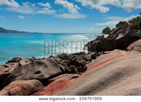 LaDigue Stones Sunlit Sea Foam 