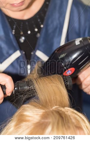 hair styling in the salon . photo in the studio