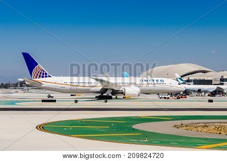 Los Angeles International Airport (lax)