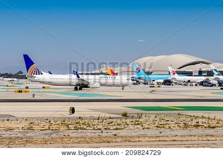 Los Angeles International Airport (lax)