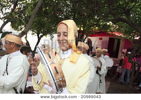 MERTOLA, Portugalsko - 21. května: Festival Islamico de Mertola (islámské fair) někteří hudebníci hrají tra