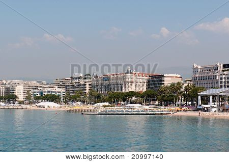 Kystlinje og Croisette bulevard i Cannes