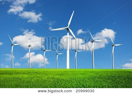 Větrné elektrárny na zelené louce