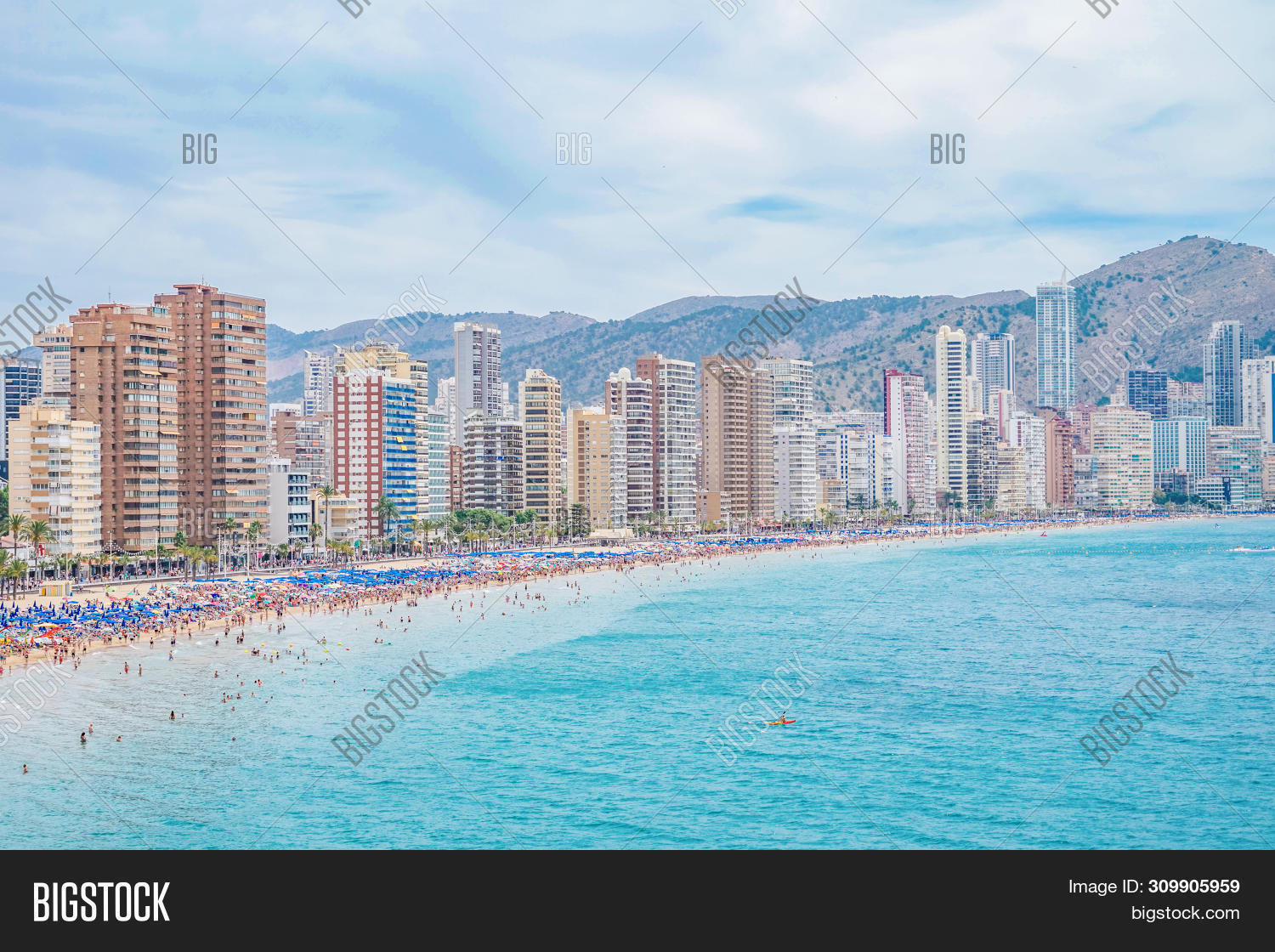 Погода бенидорм испания. Испания курорт бенидорм. Бенидорм пляж. Бенидорм. Бенидорм достопримечательности испания бенидорм.
