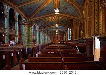 Ottawa, Ontario, Canada September 18, 2018: Interior Of Notre-dame Cathedral Basilica, Ottawa, Ontar
