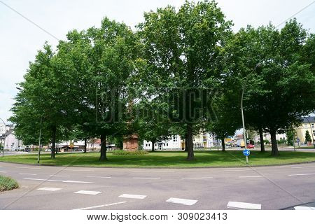 A Tree-lined Roundabout With A Column Of Honor In Hanau.