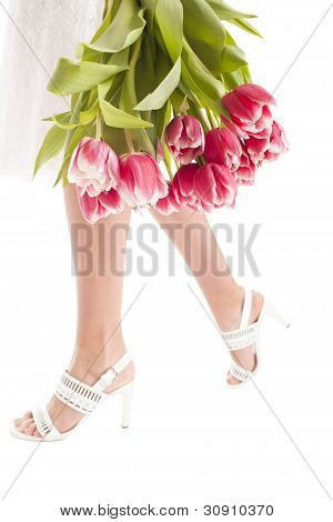 Flores e pernas de mulher