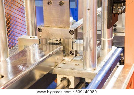 Stainless Bar Sheet Exit From Die In Cold Roll Process ; Focus As Product And Die ; Tooling