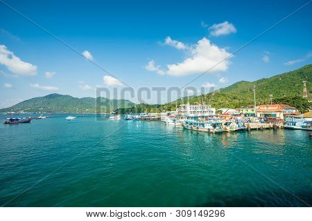 Mae Haad Pier, Koh Tao Island, Thailand - January 23, 2019 : Tourist Boats And Fishing Boats Are Arr