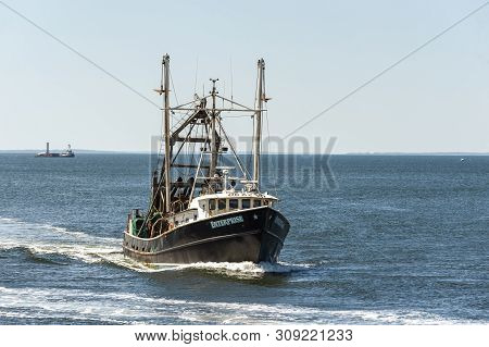 New Bedford, Massachusetts, Usa - July 1, 2019: Clammer Enterprise Returning To New Bedford On Summe
