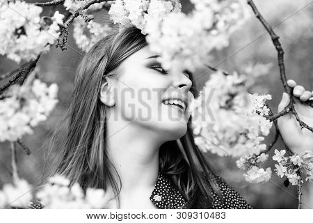 Spring Mood. Pretty Woman Skincare. Girl Like Nature. Natural Beauty Makeup. Hair Fashion. Fashion B