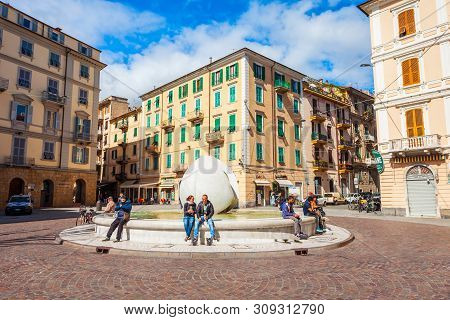 La Spezia, Italy - April 07, 2019: The Fountain Of Dialogue Or Fontana Del Dialogo At The Piazza Gar