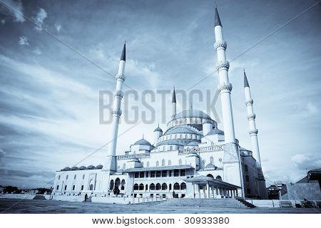 Kocatepe moske i Ankara, Tyrkiet - split tonet