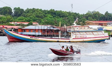 Labuan,malaysia-june 28,2019:traditional Fishing Vessel Docked In Patau-patau Water Village Bay At L