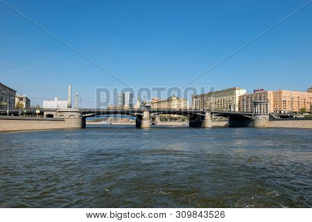 Moscow, Russia - May 6, 2019: View Of The Borodinsky Bridge Over The Moscow River In Moscow In The S