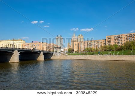 Moscow, Russia - May 6, 2019: View Of The Borodinsky Bridge Over The Moscow River In Moscow In The S