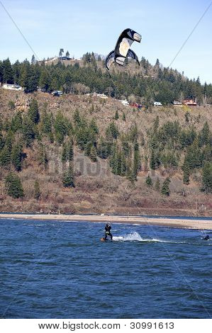 Wind Surfer cavalcando il vento, Hood River o.