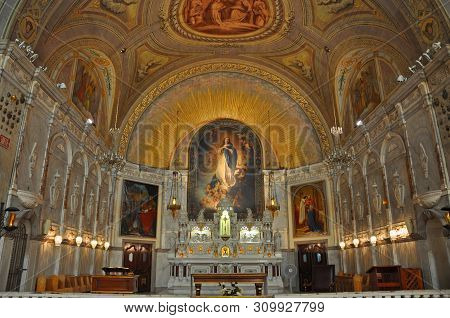 Montreal - Aug. 4, 2011: Notre-dame-de-bon-secours Chapel, Montreal, Quebec, Canada. It Is One Of Th
