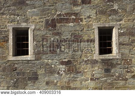 Bodmin (england), Uk - August 20, 2015: Bodmin Jail Naval Prison Outside View Of Windows, Cornwall, 