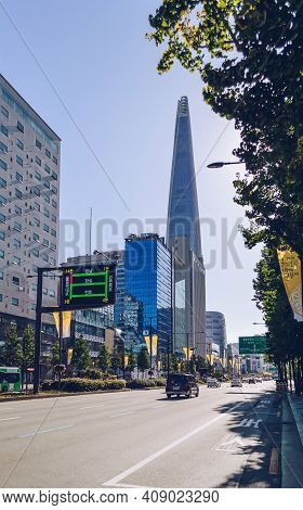Seoul, South Korea - 16 September 2019 : Digital Board With Crosssections And Traffic Jams Along The
